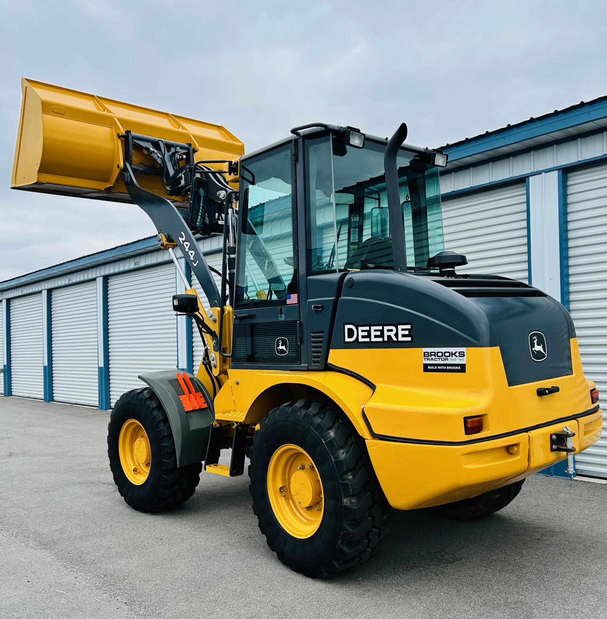 2014 DEERE 244J - Image 3